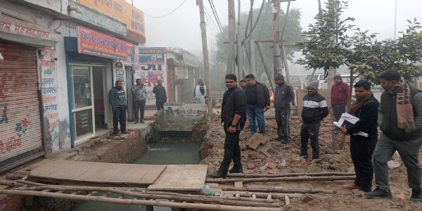 नगर आयुक्त का औचक निरीक्षण, सफाई नायक निलंबित, निर्माण कार्यों पर सख्ती