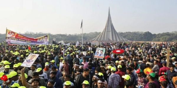 बांग्लादेश ने मुक्ति संग्राम के पराक्रमी योद्धाओं को पुष्पांजलि अर्पित करके किया नमन