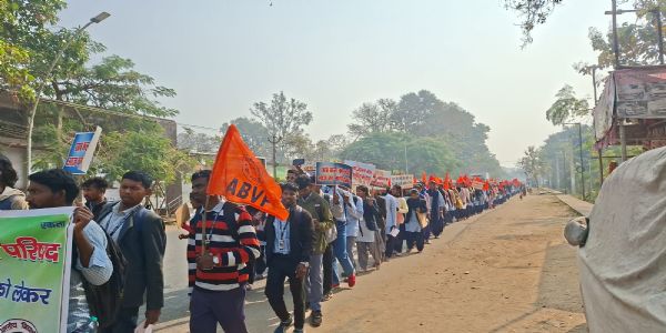 छात्रवृत्ति भुगतान में देरी को लेकर एबीवीपी ने निकाला विरोध मार्च