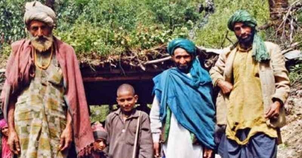 उत्तराखंड के जंगलों में वन गुर्जर। उत्तराखंड के जंगलों में वन गुर्जर।