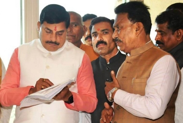 मंत्री तुलसीराम सिलावट ने की मुख्यमंत्री डॉ. मोहन यादव से मुलाकात मंत्री तुलसीराम सिलावट ने की मुख्यमंत्री डॉ. मोहन यादव से मुलाकात