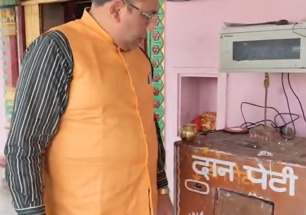 टूटा दानपेटी टूटा दानपेटी