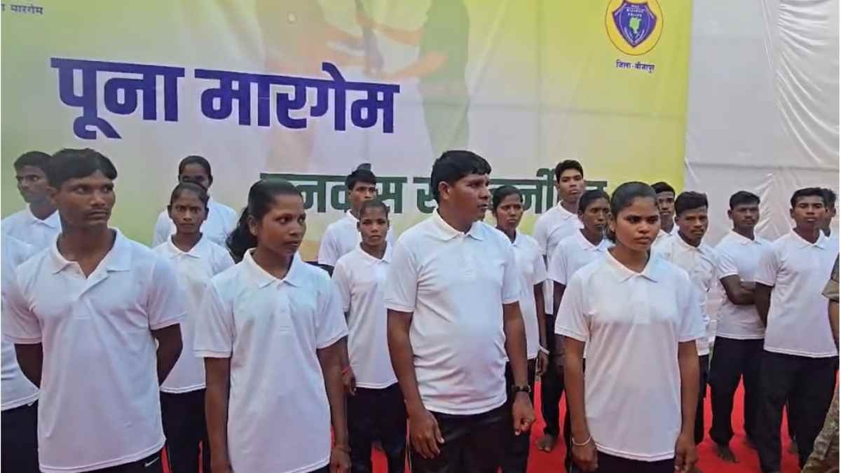 बीजापुर में 34 नक्सलियों ने किया आत्मसमर्पण बीजापुर में 34 नक्सलियों ने किया आत्मसमर्पण