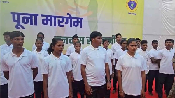 बीजापुर में 34 नक्सलियों ने किया आत्मसमर्पण बीजापुर में 34 नक्सलियों ने किया आत्मसमर्पण