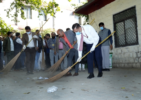 शासन सचिवालय में स्वच्छता अभियान का आयोजन शासन सचिवालय में स्वच्छता अभियान का आयोजन