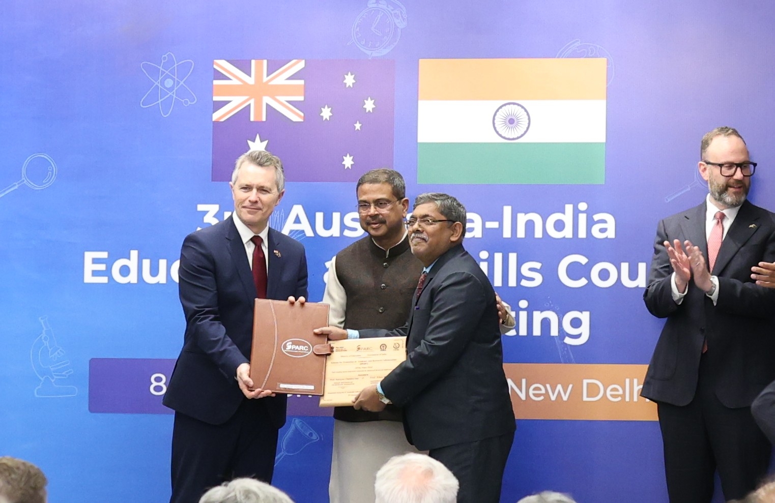 भारत–ऑस्ट्रेलिया शिक्षा परिषद बैठक में आईआईटी खड़गपुर के प्राध्यापकों को सम्मान। भारत–ऑस्ट्रेलिया शिक्षा परिषद बैठक में आईआईटी खड़गपुर के प्राध्यापकों को सम्मान।