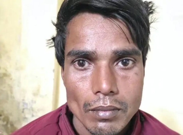 010आरोपी 02प्रेस वार्ता को संबोधित करते हुए पुलिसअधिकारी 010आरोपी 02प्रेस वार्ता को संबोधित करते हुए पुलिसअधिकारी