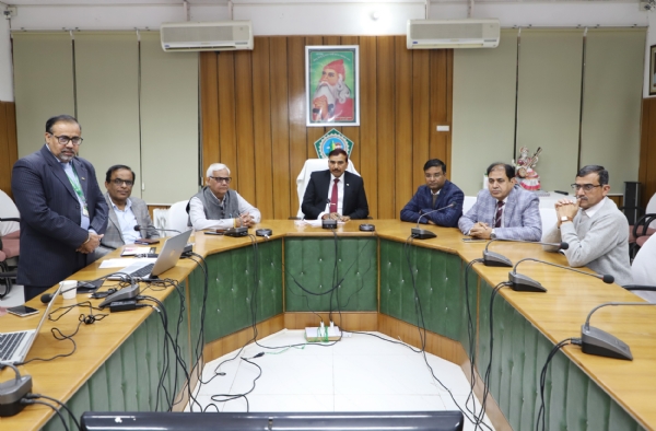 ऑनलाइन बैठक में उपस्थित कुलपति नरसी राम बिश्नोई व अन्य। ऑनलाइन बैठक में उपस्थित कुलपति नरसी राम बिश्नोई व अन्य।