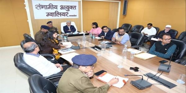 कमिश्नर ने की समिट की तैयारियों की समीक्षा कमिश्नर ने की समिट की तैयारियों की समीक्षा