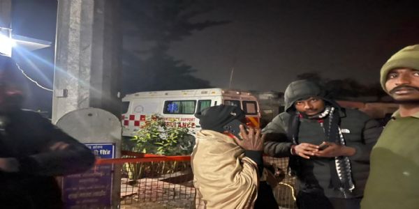 दो बाईक की टक्कर में चार की मौत, बाईक में लगी आग