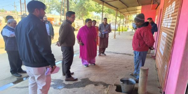 अनूपपुर: संभागायुक्त एवं कलेक्टर ने धनगवां में जल जीवन मिशन के अंतर्गत नल जल प्रदाय योजना का किया निरीक्षण