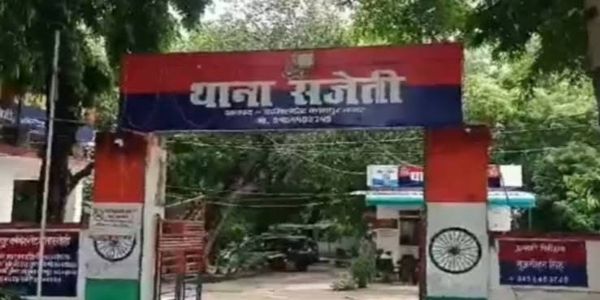 बेकाबू डंपर ने बाइक सवार मां-बेटे को मारी टक्कर, महिला की मौत