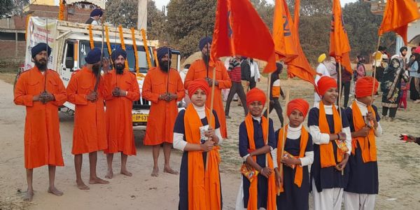 भजन-कीर्तन और लंगर के साथ मना गुरु नानक देव का 556वां प्रकाश पर्व