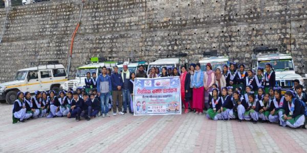 स्कूली छात्र-छात्राओं को दी कैरियर काउंसलिंग