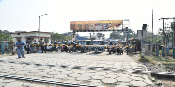 पूसीरे ने लेवल क्रॉसिंग गेटों पर सुरक्षा उपाय किए और सुदृढ़