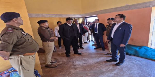 जिला जज, डीएम, एसपी ने किया कारागार का औचक निरीक्षण
