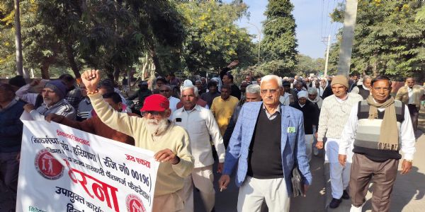 जींद : पैंशनर्ज ने मांगों को लेकर प्रदर्शन किया