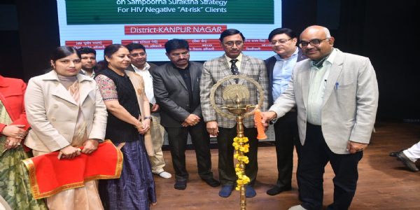 जागरूकता ही एड्स से बचाव का सबसे प्रभावी माध्यम : जिलाधिकारी