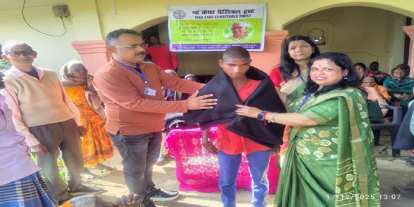 जरिया गढ़ में मां केयर चेरिटेबल ट्रस्ट ने किया कम्बल वितरण