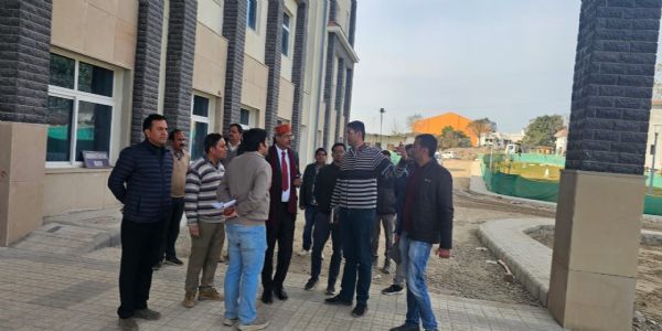 कुलपति प्रो. बंसल ने सीयू के नव-निर्मित देहरा परिसर का किया निरीक्षण
