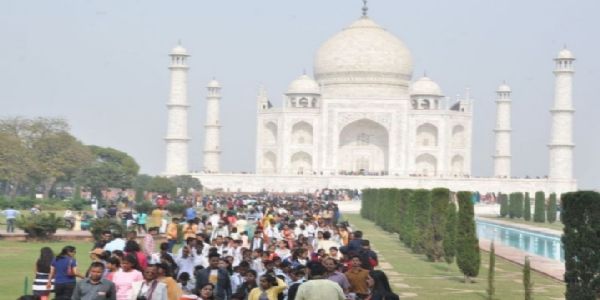 क्रिसमस से नव वर्ष तक ताज पर उमड़ेगा सैलानियों का हुजूम, की जाएंगी अतिरिक्त व्यवस्थाएं।