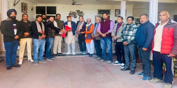 जिला किसान मोर्चा ऊना के पदाधिकारियों ने प्रो. प्रेम कुमार धूमल से की शिष्टाचार भेंट