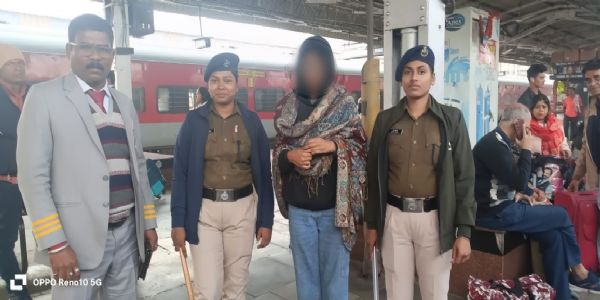 हावड़ा–मुंबई दुरंतो में सतर्कता, असुरक्षित महिला का रेस्क्यू