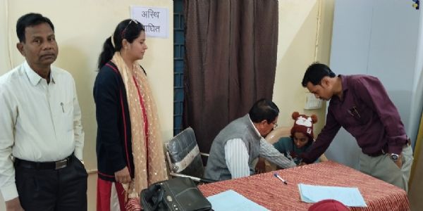 विशेष आवश्यकता वाले बच्चों को आईडी, लर्नर एवं लो विजन किट वितरण किया गया