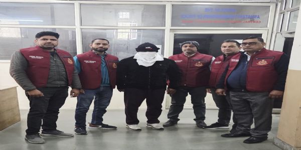 फर्जी इनकम टैक्स रेड के जरिए 1 किलो सोने की चोरी करने वाला वांछित आरोपित गिरफ्तार, 130 ग्राम सोना बरामद