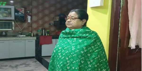 जीवित महिला मतदाता को वोटर लिस्ट में मृत घोषित करने पर हड़कंप