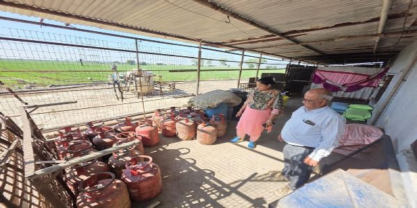 इंदौरः गैस सिलेंडरों के क्रय-विक्रय, भण्डारण करने वालों पर बड़ी कार्रवाई