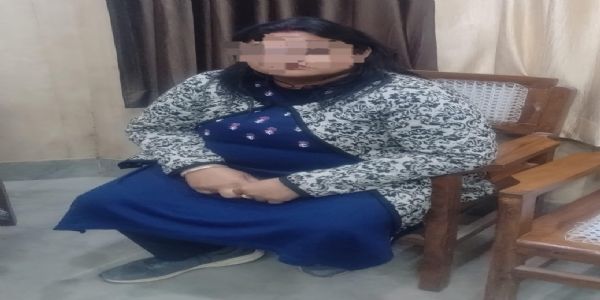 रामपुर में पांच हजार की रिश्वत लेते महिला लेखपाल रंगे हाथ गिरफ्तार