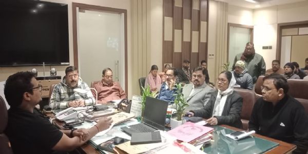 रात्रि सफाई में भारी लापरवाही, नगर आयुक्त ने फर्मों और अफसरों पर कसा शिकंजा