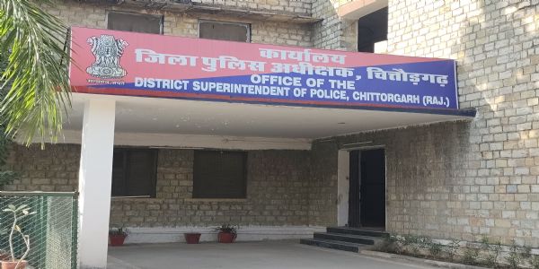 रास्ते की जमीन पर बिरला सीमेंट ने कब्जा कर लगाया गिट्टी का स्टॉक, मुकदमा दर्ज