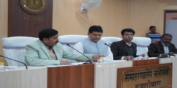 उपायुक्त ने अधिकारियों को जरूरतमंद परिवारों को मनरेगा से जोडने का दिया निर्देश