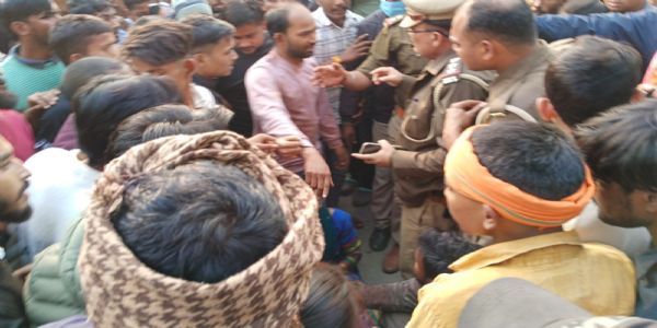 पिता के बाइक पर बैठे बच्चे को जेसीबी ने रौंदा,मौत