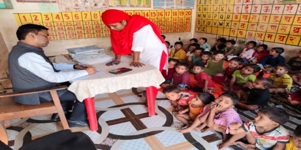 डीएम के निर्देश पर पलासी प्रखंड के आंगनबाड़ी केन्द्रों,पीडीएस डीलर और खाद विक्रेताओं की जांच