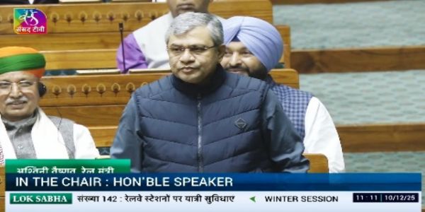 रेल मंत्री अश्विनी वैष्णव बुधवार को लोकसभा में प्रश्नकाल के दौरान उत्तर देते हुए