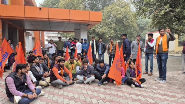 एससी–एसटी महिला छात्राओं के मुद्दों पर मुखर हुई परिषद, 7 सूत्रीय मांगों के साथ विश्वविद्यालय प्रशासन का किया घेराव* एससी–एसटी महिला छात्राओं के मुद्दों पर मुखर हुई परिषद, 7 सूत्रीय मांगों के साथ विश्वविद्यालय प्रशासन का किया घेराव*