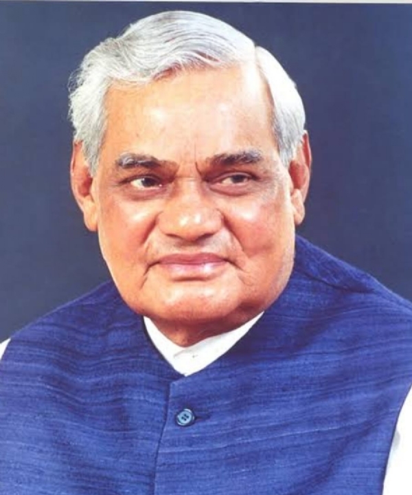 अटल बिहारी एक राजनेता के साथ साथ युगद्रष्टा, कवि और संवेदनशील राष्ट्रनायक थे अटल बिहारी एक राजनेता के साथ साथ युगद्रष्टा, कवि और संवेदनशील राष्ट्रनायक थे
