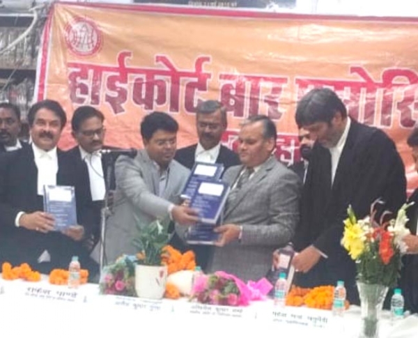 पुस्तक का विमोचन पुस्तक का विमोचन