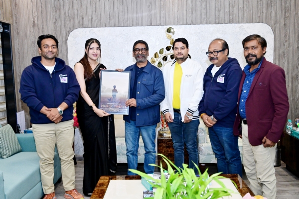 मुख्यमंत्री और फिल्म से जुड़े लोग मुख्यमंत्री और फिल्म से जुड़े लोग