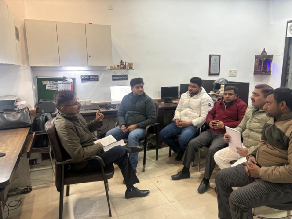 अधिवक्ता परिषद व्रज क्षेत्र टैक्स इकाई मुरादाबाद का स्वाध्याय मंडल में बोलेते वक्ता। अधिवक्ता परिषद व्रज क्षेत्र टैक्स इकाई मुरादाबाद का स्वाध्याय मंडल में बोलेते वक्ता।