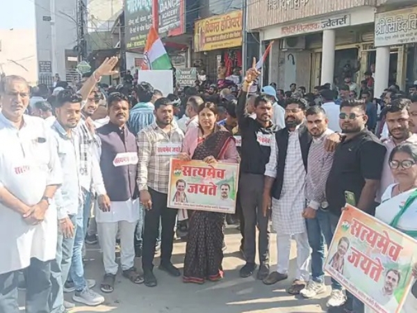 विराेध करते कांग्रेंसी विराेध करते कांग्रेंसी