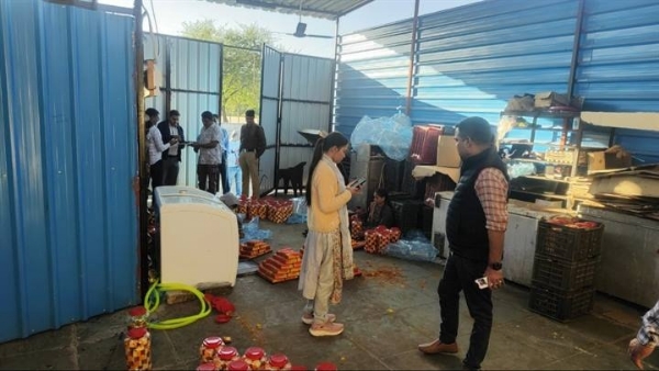 इंदौरः जिला प्रशासन की बड़ी कार्रवाई इंदौरः जिला प्रशासन की बड़ी कार्रवाई