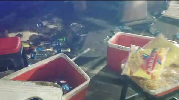 किन्नरों द्वारा तोड़ा गया दुकान