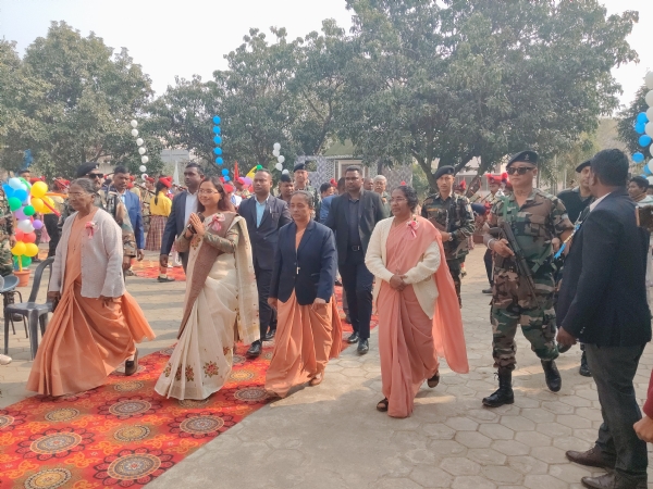 कार्यक्रम में मंत्री शिल्पी तिर्की सहित अन्य कार्यक्रम में मंत्री शिल्पी तिर्की सहित अन्य