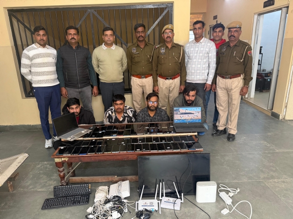 क्रिकेट सट्टा रैकेट का भंडाफोड़: चार सटोरिये चढे पुलिस के हत्थे क्रिकेट सट्टा रैकेट का भंडाफोड़: चार सटोरिये चढे पुलिस के हत्थे