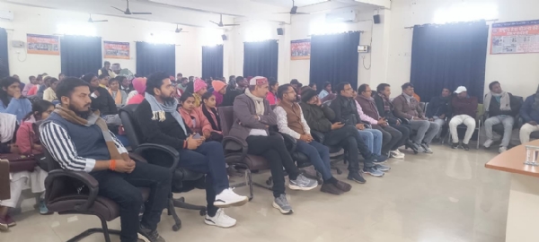 कार्यक्रम में उपस्थित लोग कार्यक्रम में उपस्थित लोग