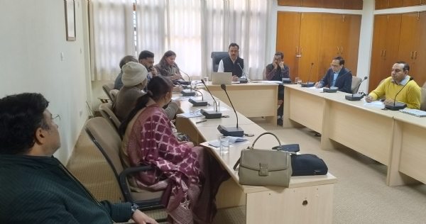 बोर्ड की बैठक को संबोधित करते कुलपति प्रो. विजय कुमार। बोर्ड की बैठक को संबोधित करते कुलपति प्रो. विजय कुमार।